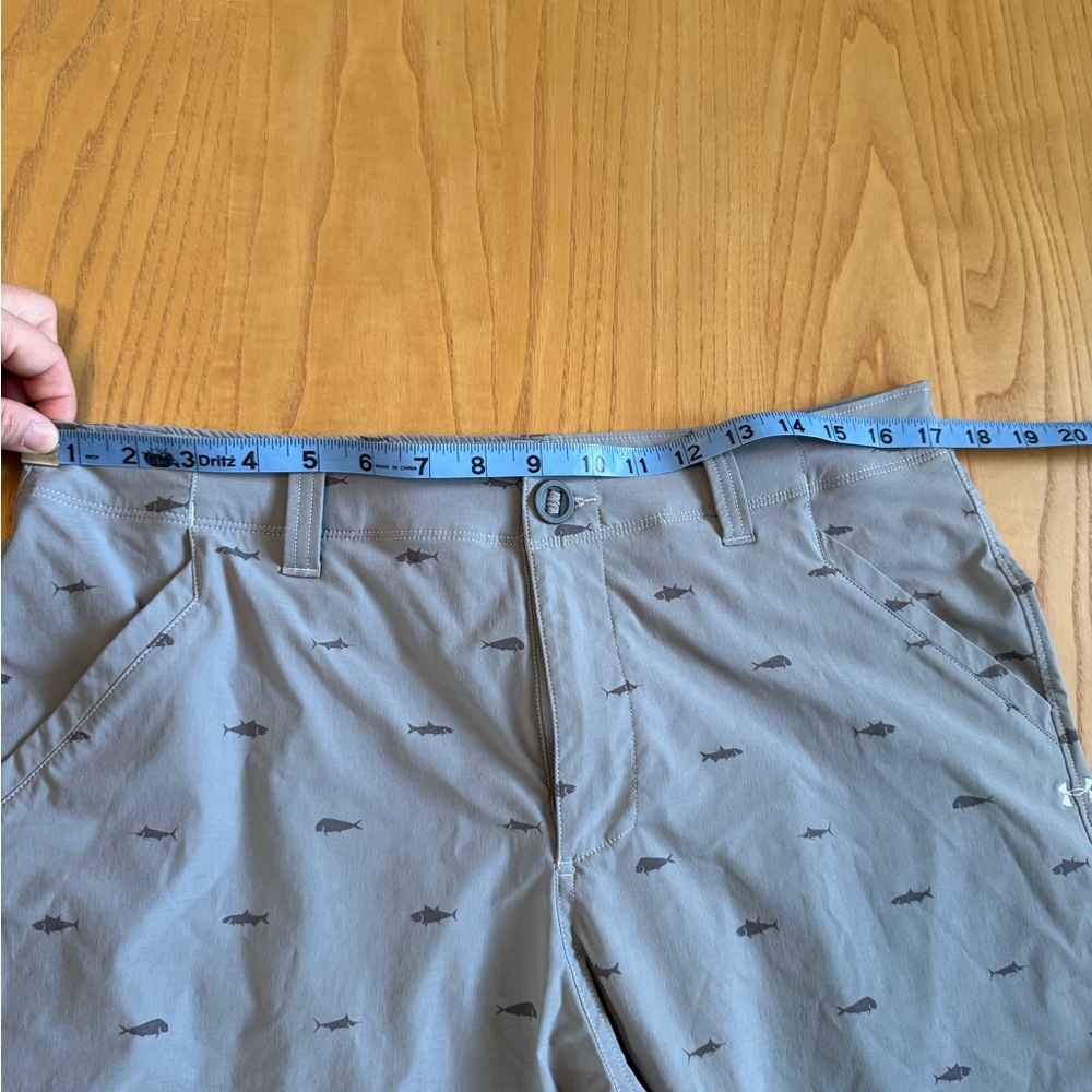 Under Armour Loose Gray Flat Front Men Shorts-Heat Gear